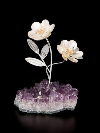 24 Anemone 2 fiori su minerale con petali colore bianco perlato o ramato lucido, peso gr. 500 c.a., h. 20 cm.