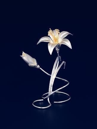 37 Giglio 1 fiori da tavolo con petali colore bianco perlato o ramato lucido, peso gr. 30 c.a., h. 11 cm.