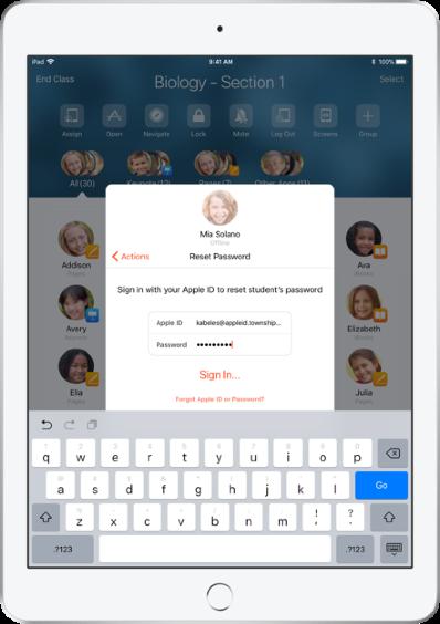 Reimpostare le password degli studenti. Se la scuola usa gli ID Apple gestiti, con l app Classroom puoi reimpostare le password degli studenti.