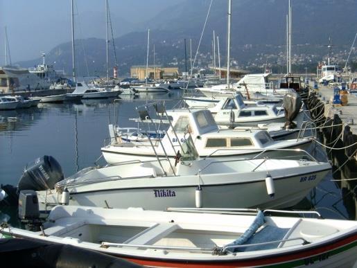 ingresso dei parcheggi, delle banchine, dello yacht club, delle aree riservate Circoli del golf