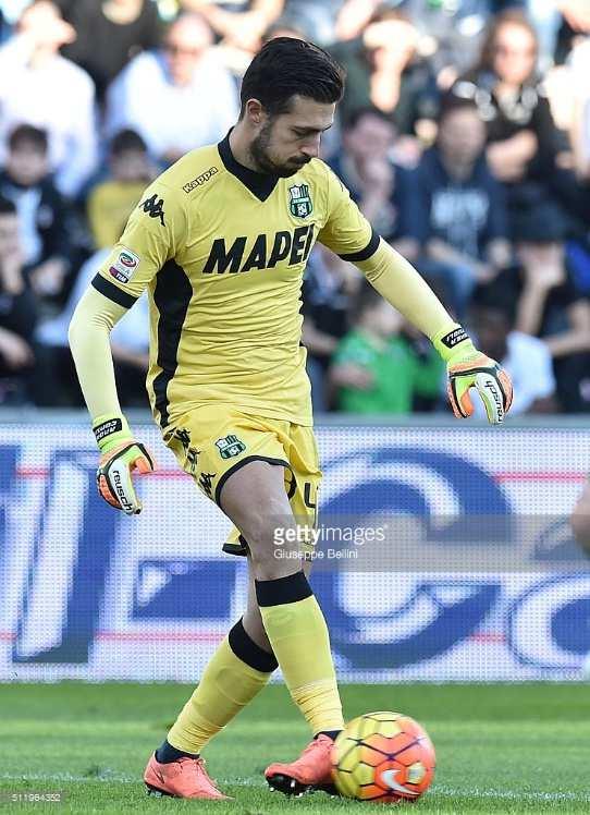 Analizzando singolarmente i portieri, ovviamente è il Sampdoriano Viviano con 327 lanci in 37 gare ad essere il portiere che ha maggiormente calciato lungo, una media gara di 8,84 e una frequenza di