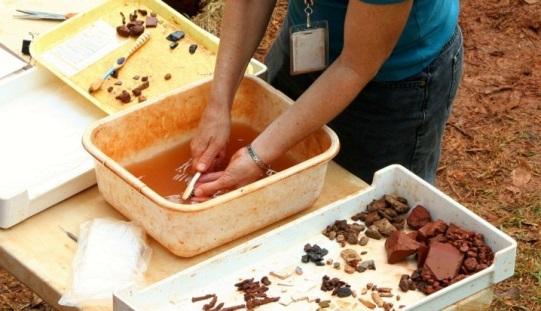 VASAI PREISTORICI Il laboratorio prevede una introduzione teorica sulle diverse fasi della lavorazione dell argilla.