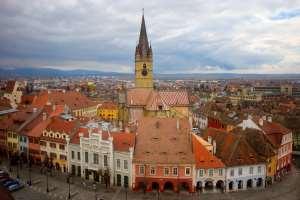 Giorno 2 Bucarest Monastero di Cozia - Sibiu (280 km) Dopo la prima colazione in hotel, partenza per la bellissima Valle dell Olt e visita del monastero di Cozia, stupendo monumento valacco del XIV