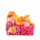 STRANGER PINKS PINK BANANA CHIPS (8pz) / 8 tartare di salmone esterna, banana chips, salsa spicy cream e salsa mango spicy PINK ALMOND (8pz) / 8 tartare di salmone esterna, scaglie di mandorle PINK