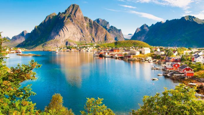 NORVEGIA, DA SUD A NORD fly & drive REGIONE DEI FIORDI, ISOLE LOFOTEN, LAPPONIA e CAPO NORD 13 giorni / 12 notti Itinerario individuale, con auto a noleggio, alla scoperta della Norvegia, nei suoi