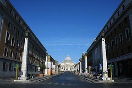 La strada, progettata dagli architetti Marcello