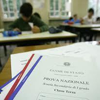 LA PROVA NAZIONALE La prova scritta a carattere nazionale serve a verificare i livelli generali e specifici di apprendimento conseguiti dagli studenti in italiano e in matematica.