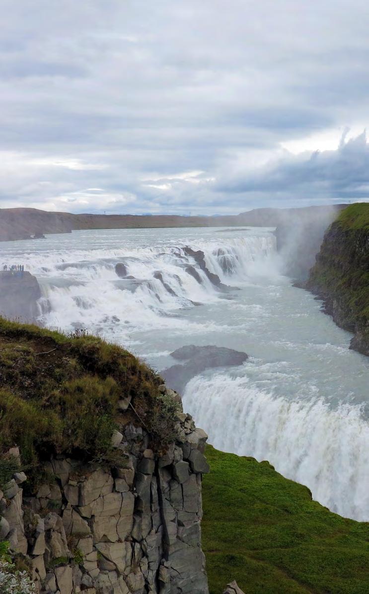 3tredicesimo da a km HELLNAR GULLFOSS 290 La giornata di oggi è incentrata alla visita della cascata Gullfoss, soprannominata spesso "la regina di tutte le cascate islandesi" per la teatralità, la