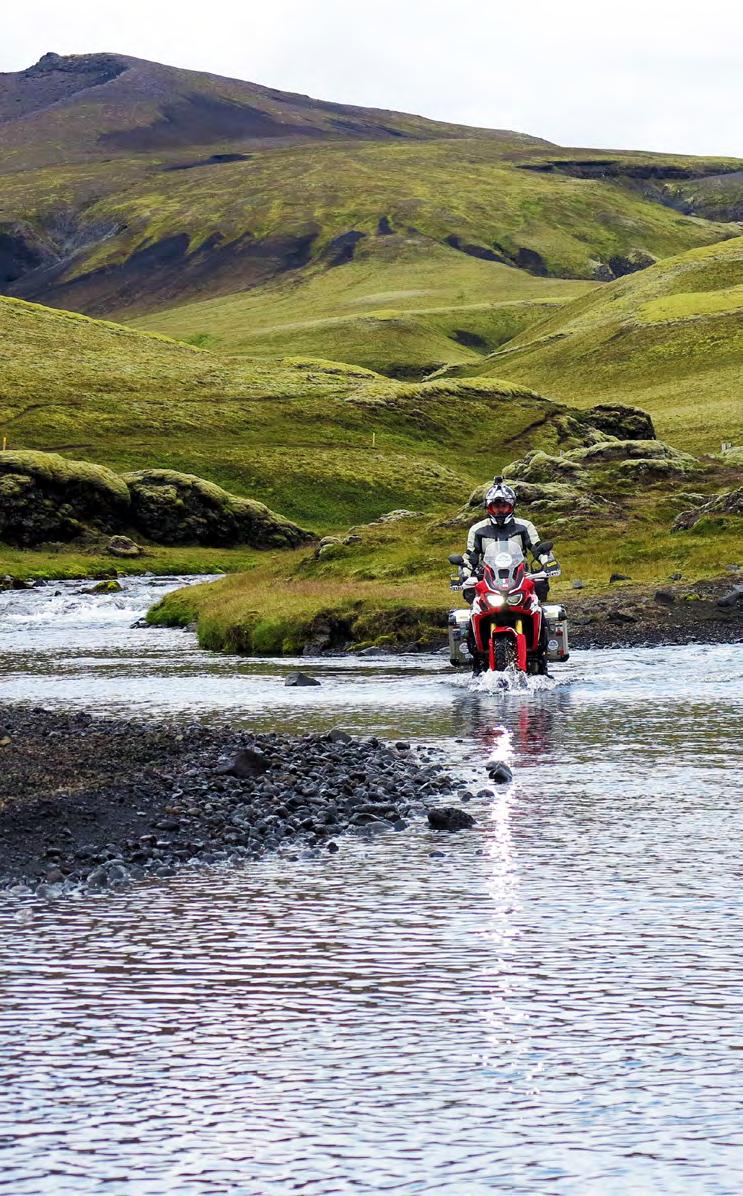 5quinto da a km SEYDISFJ. MYVATN 200 L'asfalto dei fiordi dell'est ci porterà fin sull'altopiano e nel cuore della riserva naturale di Myvatn, abitata da almeno una quindicina di specie di anatre.