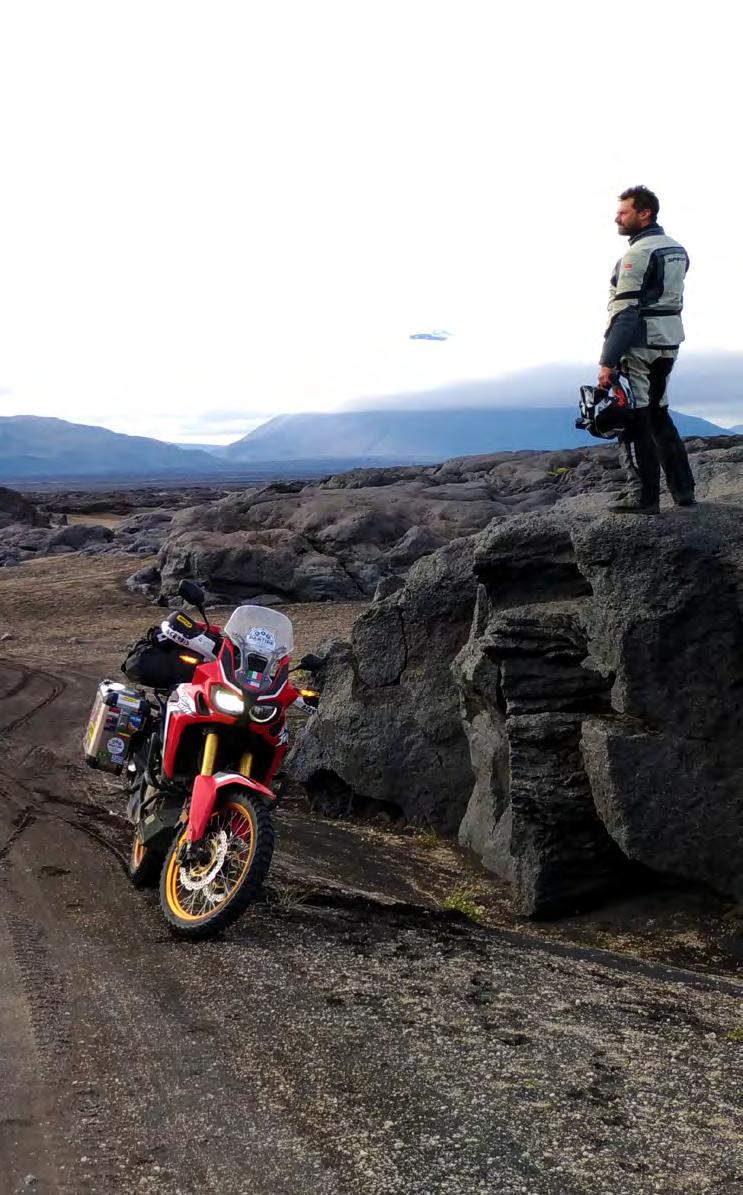 da ASKJA a AKUREYRI km 270 Lasceremo il vulcano Askja alle nostre spalle e ritorneremo sulla ring road attraverso la suggestiva F905, con i suoi sentieri labirintici e le enormi pietre laviche a