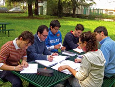 I Percorsi di Eccellenza Percorsi di formazione avanzata che premiano il merito e stimolano l apprendimento multidisciplinare di giovani studenti che si distinguono per capacità, intraprendenza,