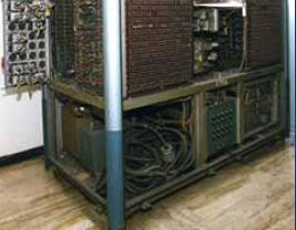 La scelta del calcolatore cade su un modello CRC102A della CRC- Computer Reasearch Corporation di Los Angeles, una macchina con una memoria costituita da cilindri magnetici di 1024 parole di 42 bit.