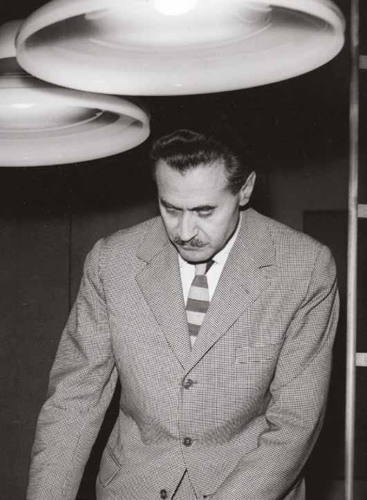 Franco Albini Uno dei più grandi maestri dell architettura moderna italiana, rigoroso ed essenziale, muove i suoi primi passi a Como, nel 1905 e comincia la sua produzione negli anni 30 a Milano.