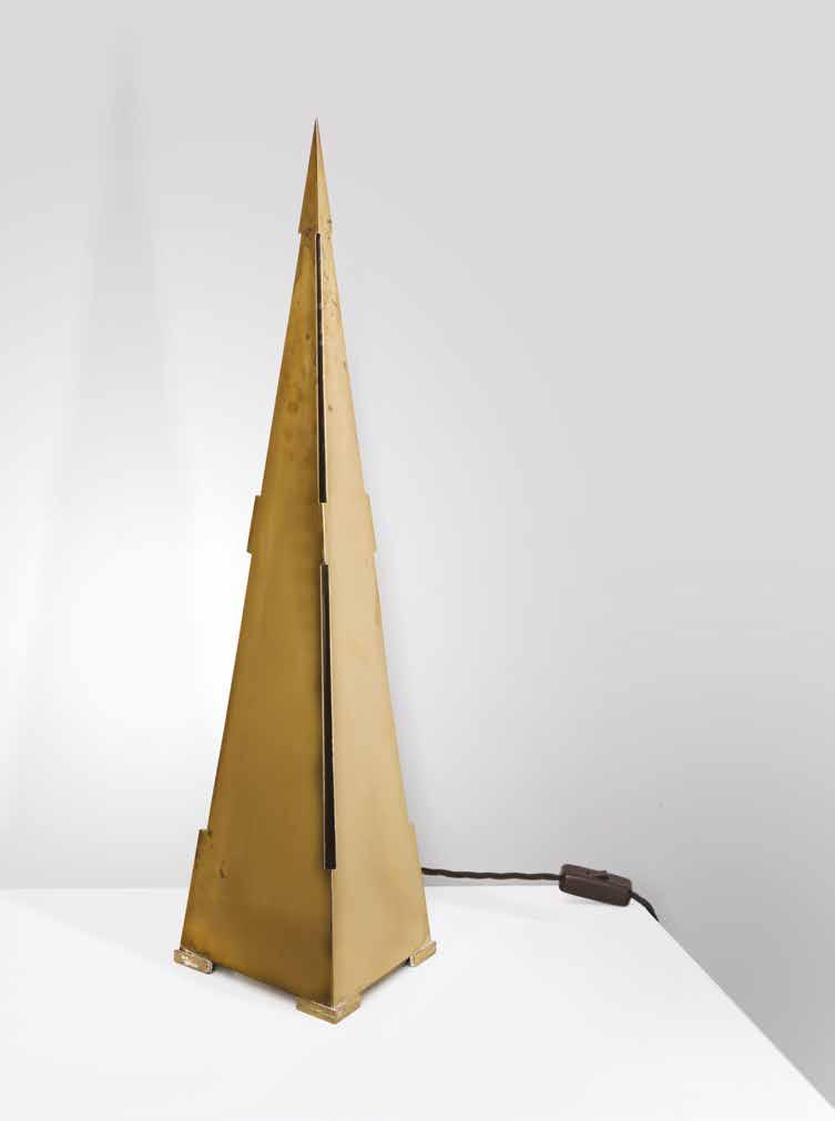 62 Gabriella Crespi Lampada Obelisco con struttura in ottone. Firma incussa.
