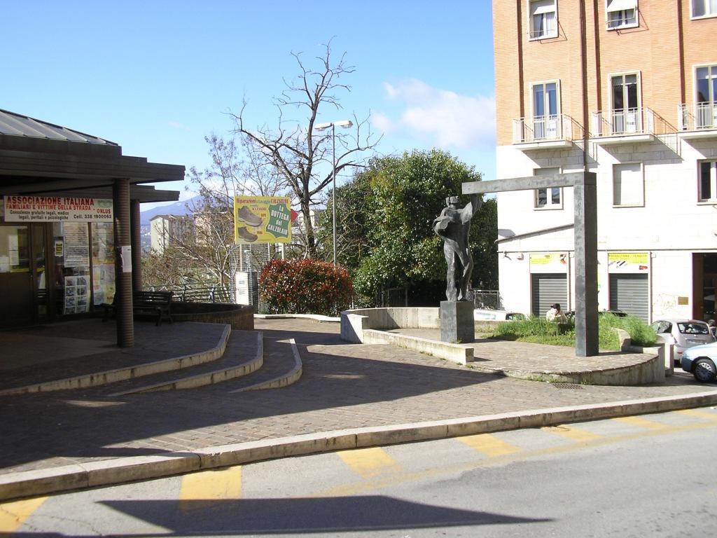 Campagna di Monitoraggio PM10 e Metalli Piazza Vittorio Emanuele - POTENZA - anno 2017 Introduzione Campagna di misura in aria ambiente del particolato PM10 e di alcuni metalli e metalloidi; piombo