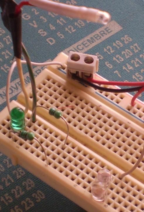 Esercitazione con diodo e resistenza il circuito e costituito da una resistenza un diodo led e un generatore DC (Direct Current) di tre.