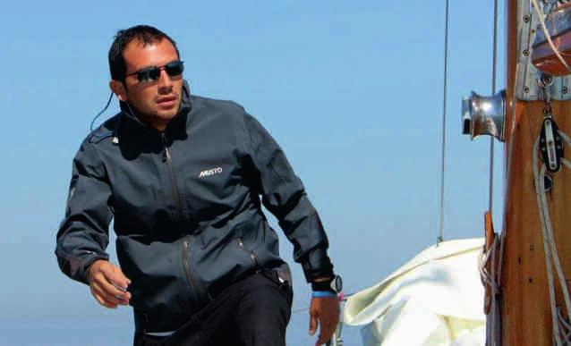 CHI SONO Sono un marinaio di 36 anni, nato in Ecuador in un posto lontanissimo dal mare, a 2000m di altezza. Arrivato in Italia per puro caso fortuna o destino.