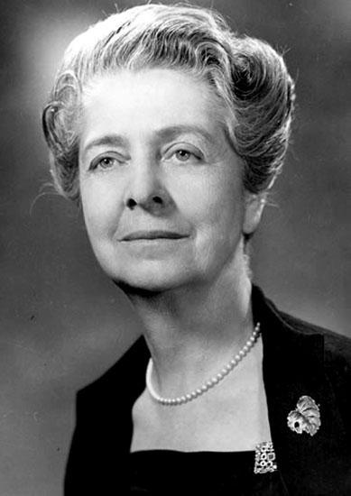 Rita Levi-Montalcini Nata da famiglia ebraica nel 1909, durante la Seconda guerra mondiale è costretta ad emigrare in Belgio per poter proseguire le sue ricerche e i suoi studi Dopo la guerra si