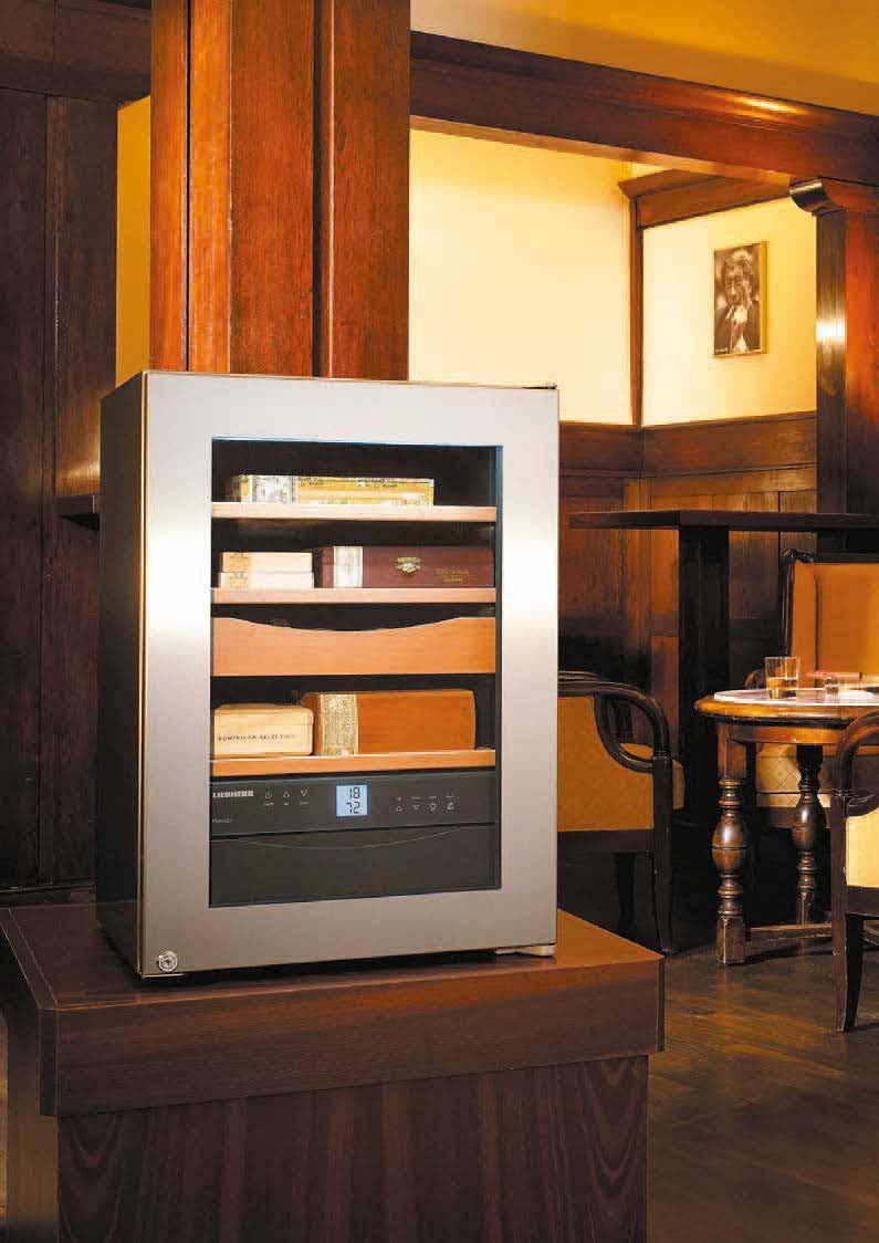 Humidor 43 L humidor Liebherr è dotato di illuminazione LED, regolabile in intensità, integrata nel vetro della porta.