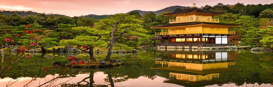 A seguire visita del Tempio di Ryoan-ji, famoso per il suo giardino di meditazione zen.