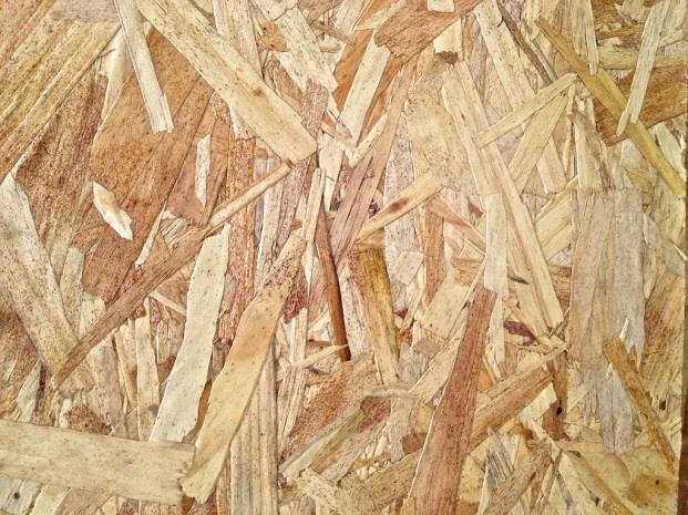 Pannelli di scaglie di legno orientate (OSB) Formati da materiale ligno-cellulosico ridotto in frammenti allungati (scaglie o schegge), disposti a strati con fibratura incrociata e resi solidali con