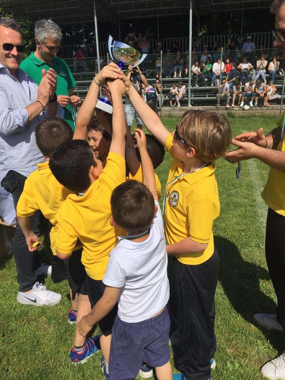 I nostri piccoli amici 2011 partono al martino con una vittoria e un pareggio dimostrando un buon gioco ma nel pomeriggio la stanchezza e il