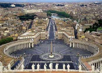Orasul Stat asa cum este deseori numit, Vaticanul este resedinta pentru aproximativ 800 de locuitori, insa nici unul dintre ei nu este rezident permanent.