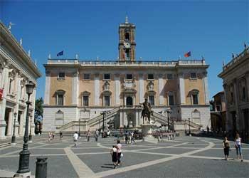 Detalii de pe Arcul lui Constantin din Roma Decoratiunile din partea de jos si din partea centrala, au fost create special pentru acest arc de triumf.