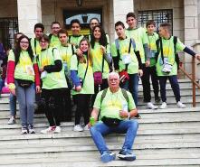 Quando siamo arrivati a Roma, dopo esserci sistemati, siamo partiti ritrovandoci tutti in centro davanti al Vaticano, per poi incamminarci verso lo Stadio Olimpico dove un fiume di giovani ha