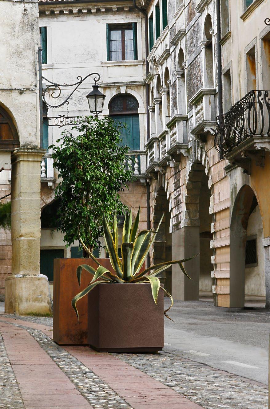 Cube Fioriera di forma cubica, realizzata in o acciaio inox aisi 304 satinato o verniciato, particolarmente indicata per l utilizzo in terrazze, giardini, parchi e spazi urbani.