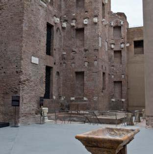 10 _Dal bagno alla preghiera_ Come le Terme diventarono