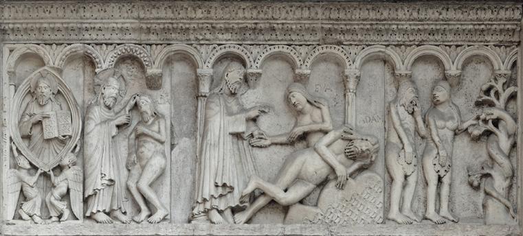 Creazione di Adamo ed Eva e Peccato Originale Nel primo di questi bassorilievi, collocato sopra il portale di sinistra, il margine superiore è scandito da una serie di arcatelle.