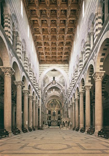 Il Duomo di Pisa La pianta dell edificio è a croce latina, con cinque navate nel corpo centrale e tre nel transetto absidato.