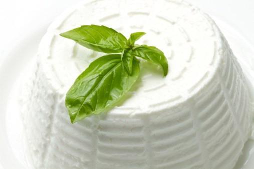 La tecnologia più antica consisteva solamente nel riscaldare il siero aspettandone la denaturazione e conseguente affioramento della ricotta in superficie.