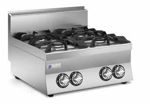 I forni sono disponibili in soluzioni monoblocco con i piani e hanno dimensioni standard GN 1/1. La facciata del forno è in acciaio inox e la controporta garantisce robustezza.