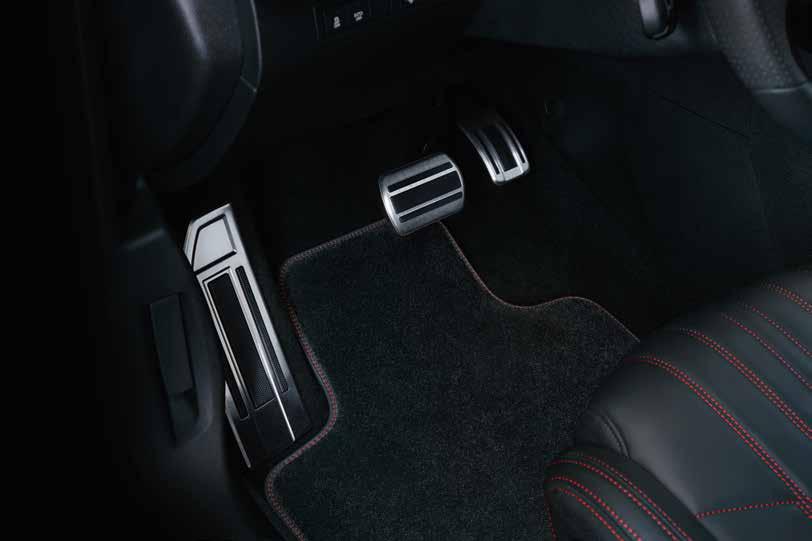 ACCENDE LE EMOZIONI. All interno, c è un nuovo universo da scoprire: il rivoluzionario Peugeot i-cockpit.