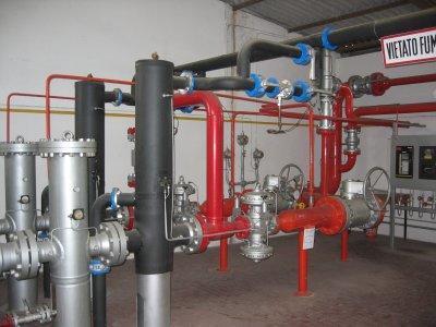 Descrizione impianto L'impianto del gas è composto da tubazioni che a valle di un contatore collegano le singole apparecchiate utilizzatrici, dai rubinetti di intercettazione e dalle predisposizioni