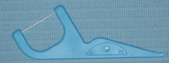 Lo spazzolino da denti standard, di materiale plastico, è costituito da un manico, un collo e una testa, nella quale