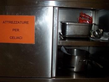 3. PREPARAZIONE (1) Attrezzature e utensili: devono essere puliti e preferibilmente dedicati (aumenta la soglia di attenzione).