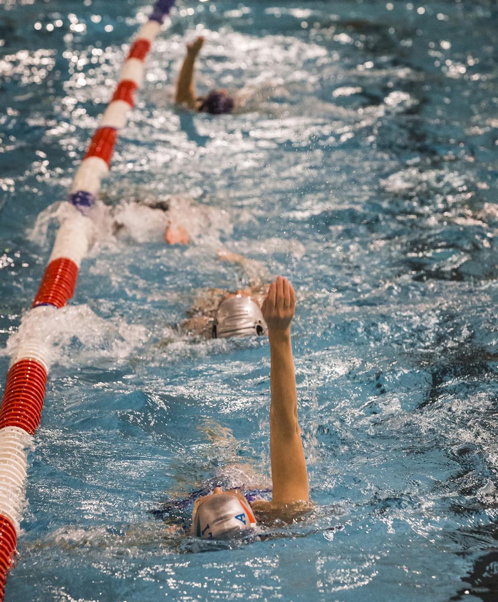 Scuola nuoto adulti A qualsiasi età il movimento è consigliato per il benessere psicofisico della persona, il nuoto in particolare è indicato per tutte le fasce di età.