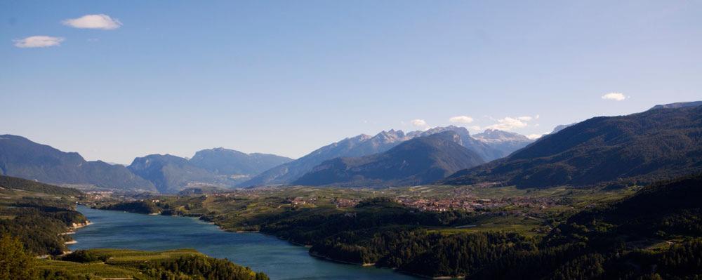 Nel cuore del verde La nostra fabbrica è situata in Val di Non, nel cuore di una natura intatta a 600 metri sul livello