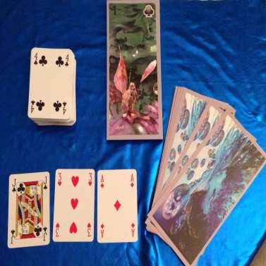 in gioco con le Fate 2 mazzi carte da scala + 1 mazzo carte delle fate La divinazione magica del tempo presente per una diversa e più incantata Divinazione degli Arcani dei Tarocchi tradizionali.