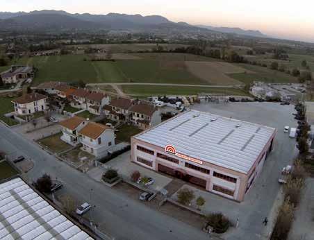 L AZIENDA L azienda GRUPPO MINITOP s.r.l., situata a Bricherasio (TO) è stata fondata nel 1995.