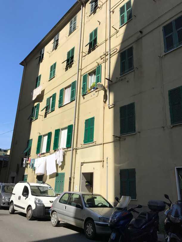 4.5 l edificio: l edificio civico 16 di via Carnia è raggiungibile da via Rivarolo. Da Genova centro, l immobile dista circa km. 10, per un percorso con vettura privata di 20 minuti circa.