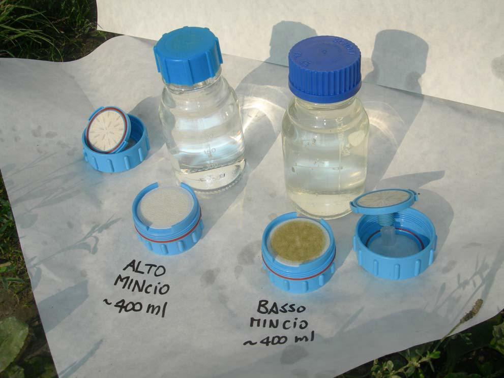 Un metodo speditivo per osservare la quantità di materiale in sospensione nelle acque del fiume: la filtrazione mediante filtri in fibra di vetro.