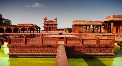 GIORNO 8 AGRA DELHI (5 h soste escluse) Stamattina prima dell alba visita all affascinante Taj Mahal, patrimonio mondiale dell UNESCO.