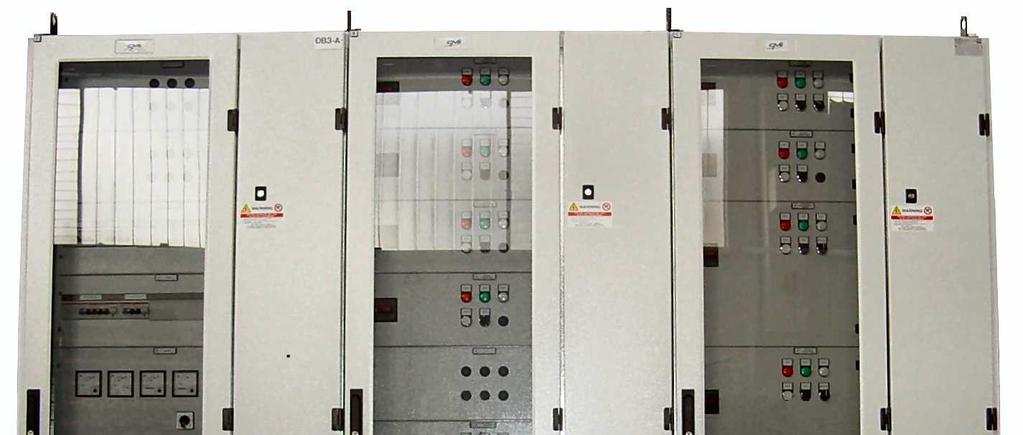 Gli armadi Motor Control Center CUBIFIX a cassetti fissi sono costruiti secondo gli standard normalizzati e rispettano le