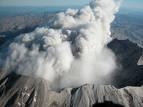 VULCANI GENERALITA Fuoriuscita di magma sulla superficie terrestre e vapori in atmosfera Tipi di vulcani presenti sulla terra