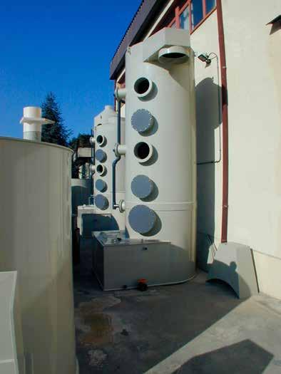 Lavorazione Materie Plastiche e Impianti Torre PARTNER Torri di lavaggio/abbattimento Fumi acidi di grosso diametro