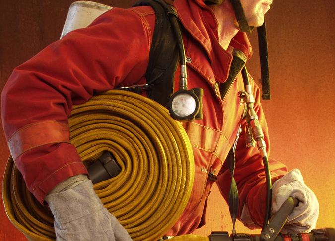 ADDETTO AL SERVIZIO ANTINCENDIO RISCHIO BASSO - 4 ORE Obiettivi Il corso si propone di dare ai datori di lavoro di aziende che svolgono un attività classificata a rischio d incendio BASSO, l